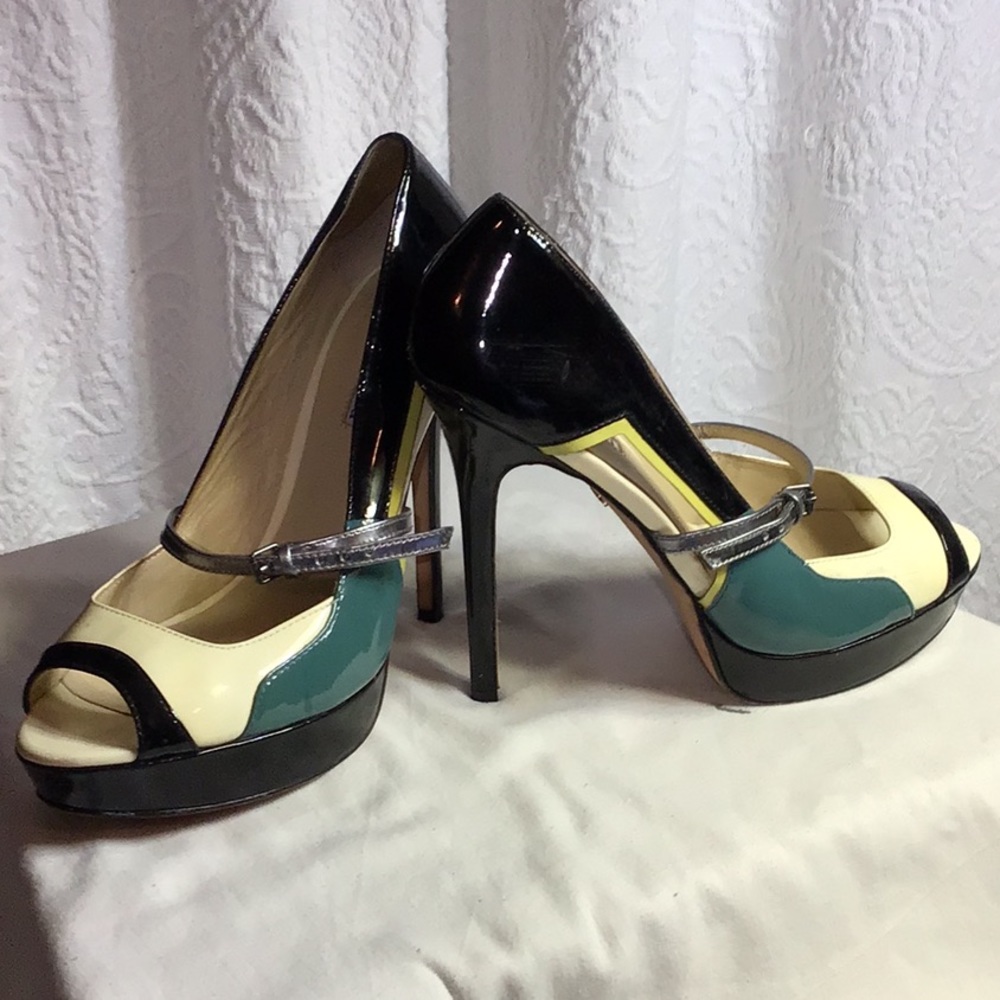 Beto Cucio / Charles David block color Platform